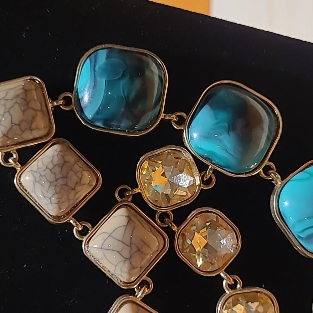 Statement Necklace - Picture 3 of 3